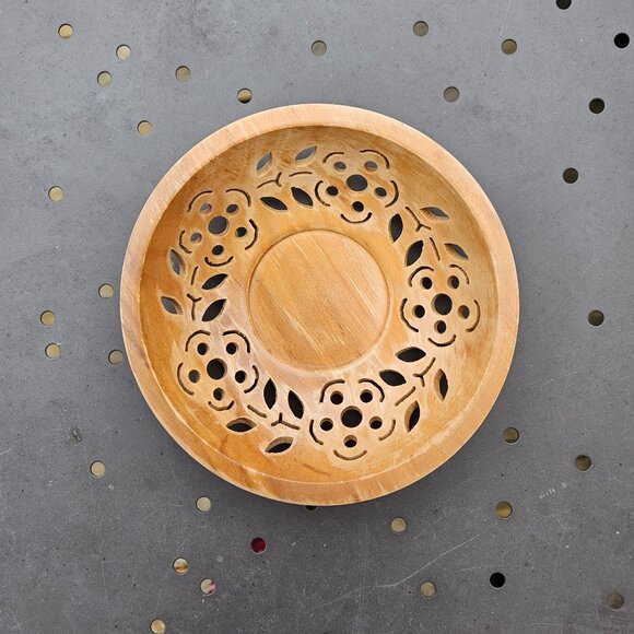 had carved wooden bowl - Picture 1 of 2